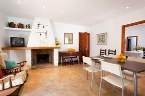 Dining - Finca Rana with pool and stunning views, 10 minutes to the beach, A/C, Wifi (Pollença)