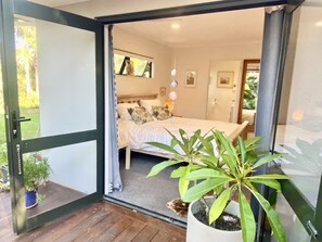 3 bedrooms, iron/ironing board, free WiFi, bed sheets - Cheerful 3 BR House Near The Beach Spa Tropical Garden (Papamoa)