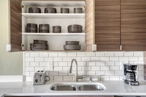 Refrigerador, microondas, horno, lavavajillas