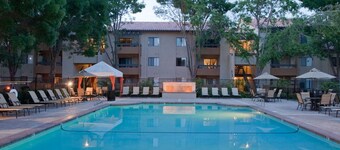 Serene Mountain View 1BR w/ W/D, Pool & Gym, near Safeway, by Blueground