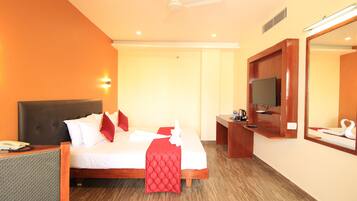 Executive Room | Desk, laptop workspace, free WiFi, bed sheets