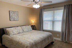 2 bedrooms, WiFi - Walk to the Venue - 10 minutes to Downtown and Lookout Mountain - hiking, biking (Chattanooga)