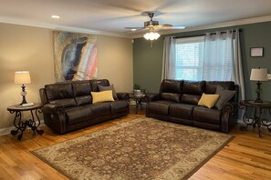 TV - Walk to the Venue - 10 minutes to Downtown and Lookout Mountain - hiking, biking (Chattanooga)