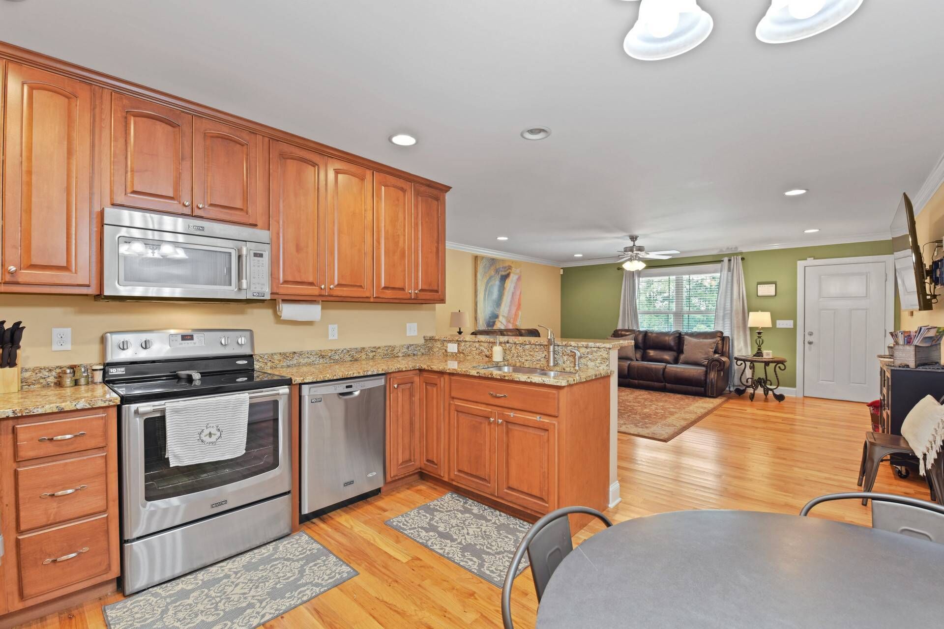 Refrigerador, microondas, parrilla de estufa y lavavajillas 