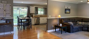 Fenced yard - 10 minutes to Downtown-Lookout Mountain-hiking-biking-hang gliding