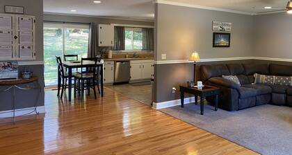 Fenced yard - 10 minutes to Downtown-Lookout Mountain-hiking-biking-hang gliding