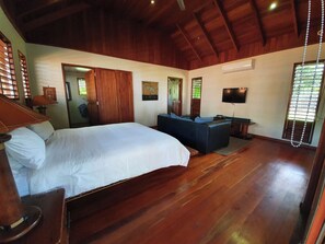 5 bedrooms, in-room safe, desk, travel cot