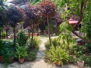 المنطقة المحيطة بالمنشأة