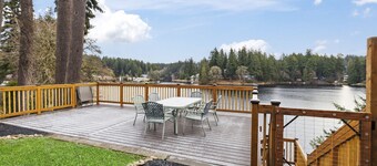 Z Cabin: Vintage Lakeside Retreat w/Private Dock