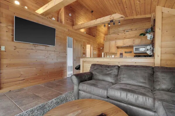 Smart TV y chimenea 