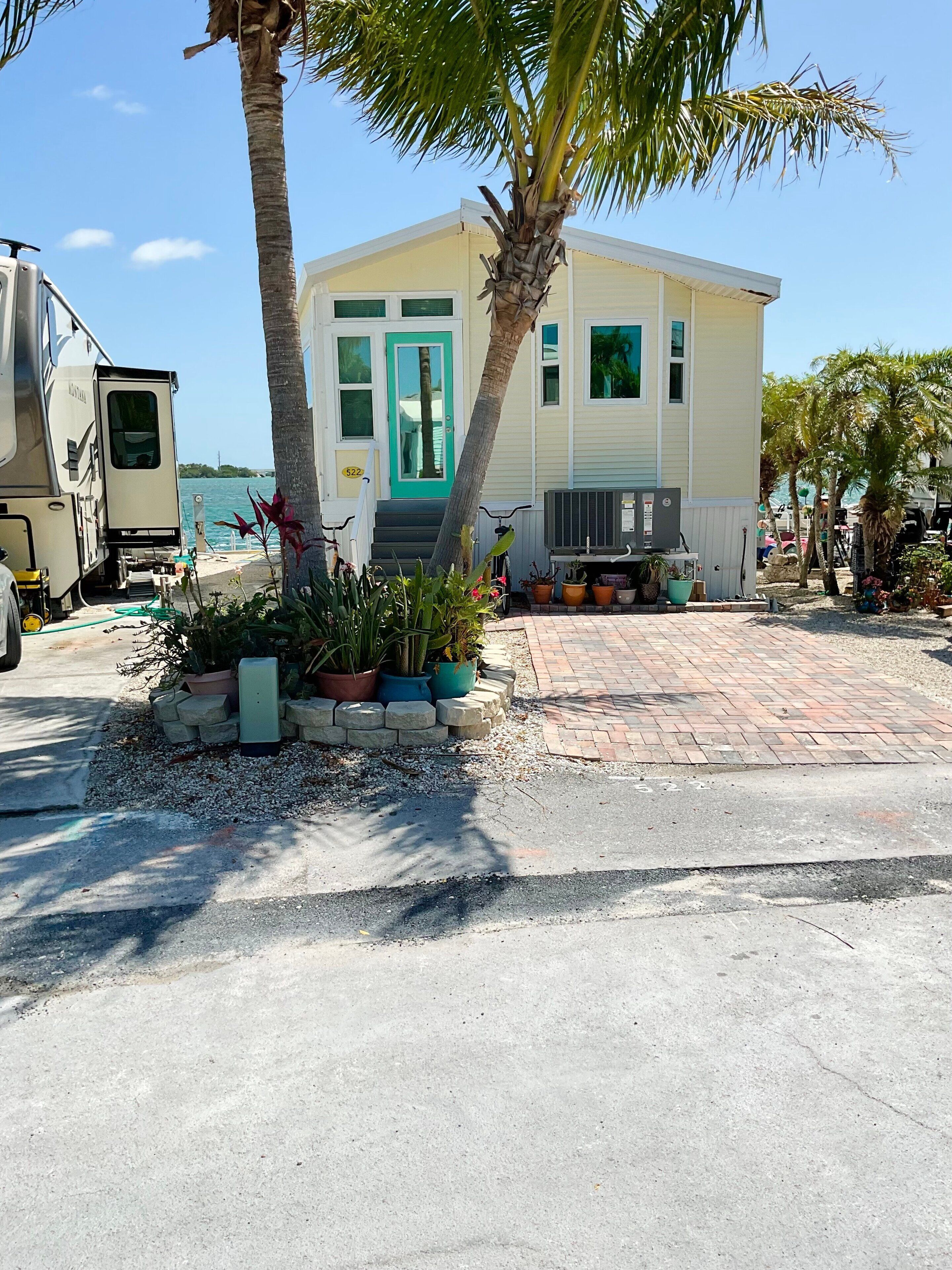 المنطقة المحيطة بالمنشأة