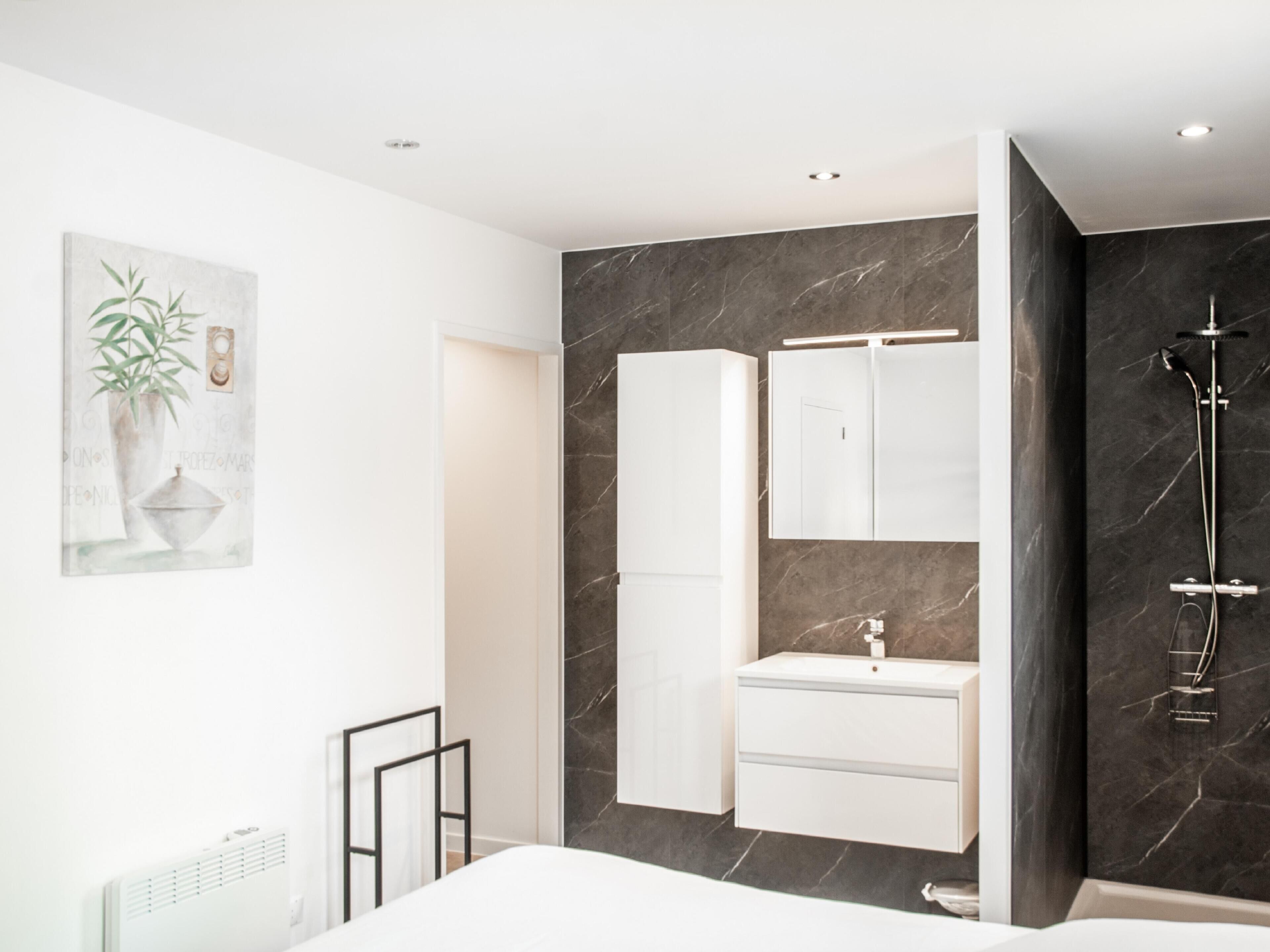 5 室のベッドルーム、インターネット