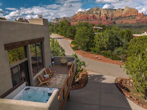 Bañera de hidromasaje al aire libre