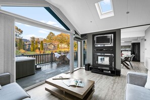 Smart TV, stereo - Sterridge Lodge, Kentisbury Grange (Barnstaple)