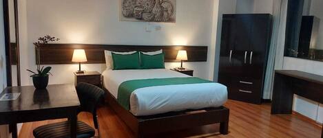 1 bedroom, in-room safe, desk, free WiFi