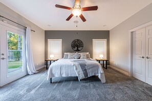 4 makuuhuonetta, työpöytä, silitysrauta/-lauta, ilmainen Wi-Fi