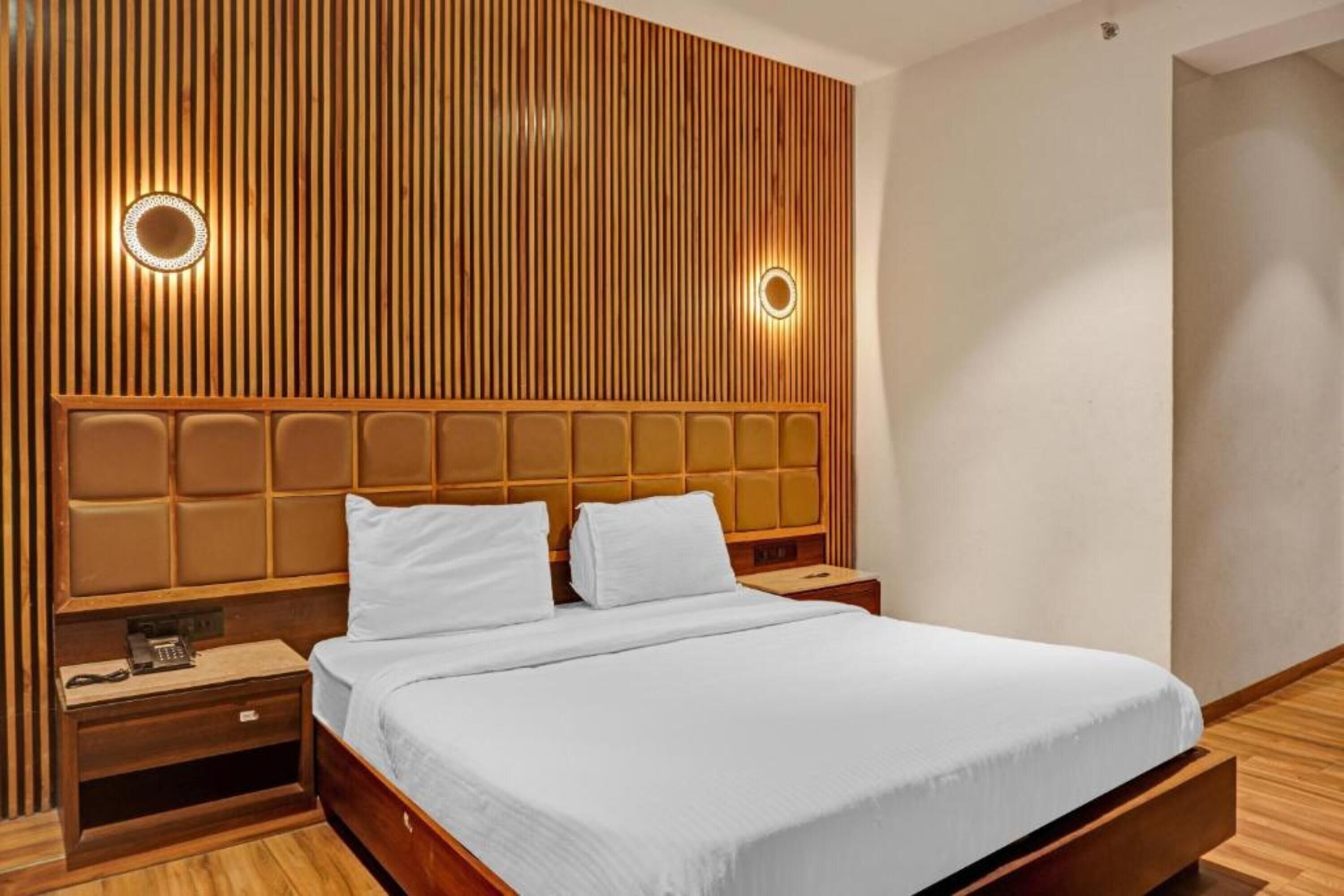 deluxe room | free wifi, bed sheets