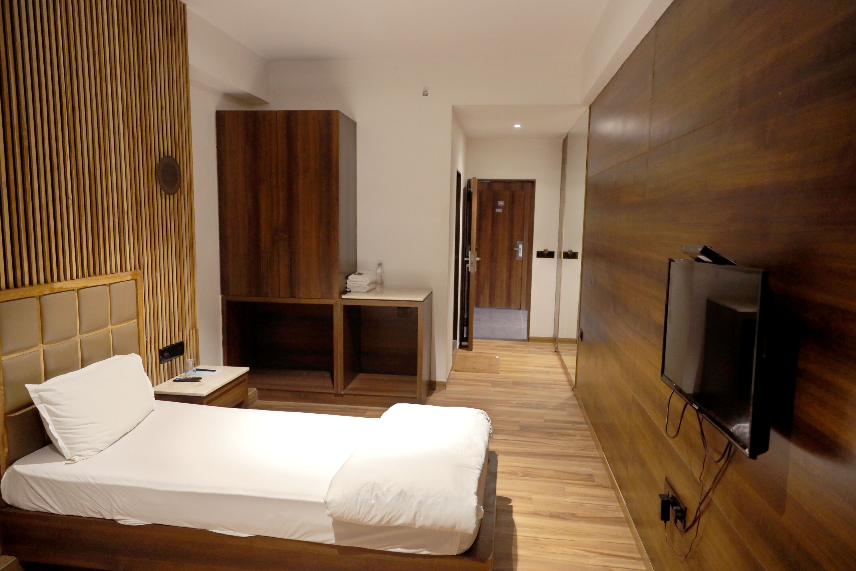 twin room | free wifi, bed sheets