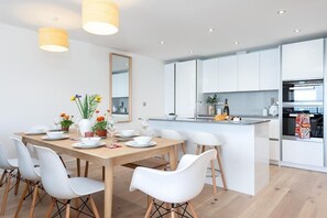 Dining - 3 The Bay, a three bedroom apartment sleeping 8 guests overlooking the ocean (Cawsand)