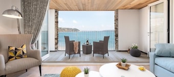 3 The Bay, a three bedroom apartment sleeping 8 guests overlooking the ocean