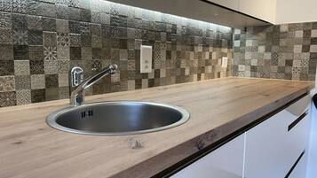 Kühlschrank, Mikrowelle, Ofen, Geschirrspüler