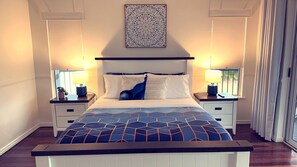 3 bedrooms, iron/ironing board, Internet, bed sheets - Toogoom Retreat - Waterfront- 3BR- WIFI - Ducted Aircon- Natural Boat Ramp  (Toogoom)