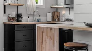 Frigorifero, microonde, piano cottura, macchina per tè/caffè