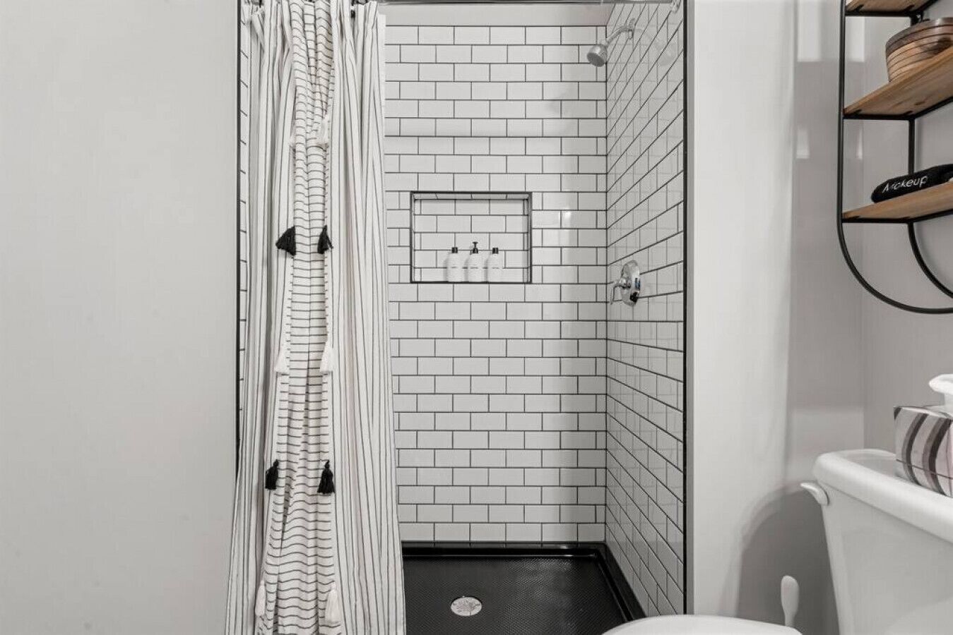 Ducha, secador de pelo, toallas