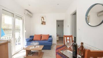 Apartment (Comfort One Bedroom Apartment with Ba) | Interior