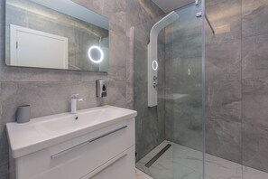 Douche, bidet