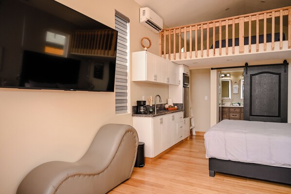 1 bedroom, iron/ironing board, travel cot, free WiFi