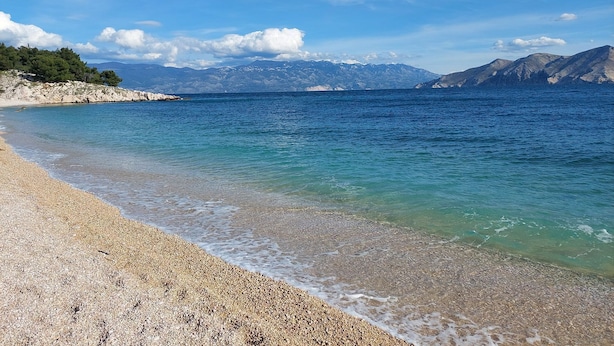 Beach - First row to the sea (Baska)