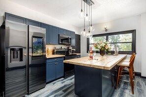 Kylskåp och matberedare