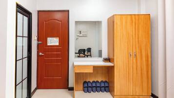 Familierom | Skrivebord, skrivebord for bærbar PC og wi-fi (inkludert)