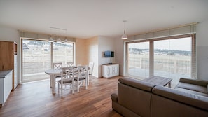 Apartment (2) | Wohnbereich | Plasmafernseher