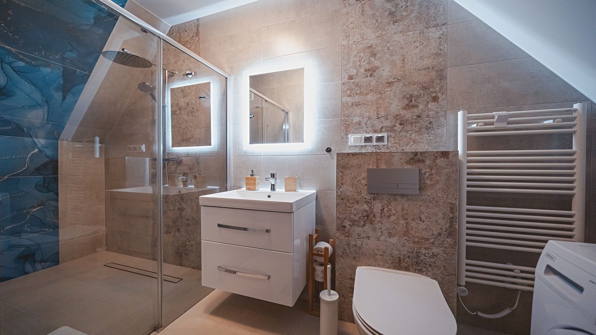 Shower, towels