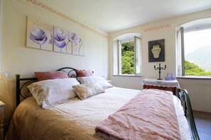 4 bedrooms, travel crib, free WiFi