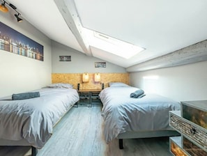 2 bedrooms, travel crib, free WiFi, bed sheets