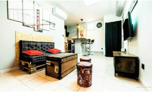 Smart TV, video library, stereo