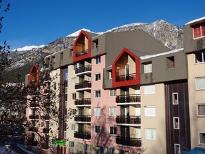 Exterior - Renovated and bright apartment at the foot of the slopes, pets allowed (Briançon)
