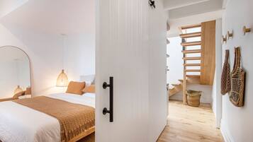 2 bedrooms, iron/ironing board, travel cot, free WiFi