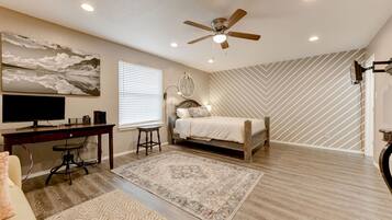 5 bedrooms, desk, iron/ironing board, free WiFi