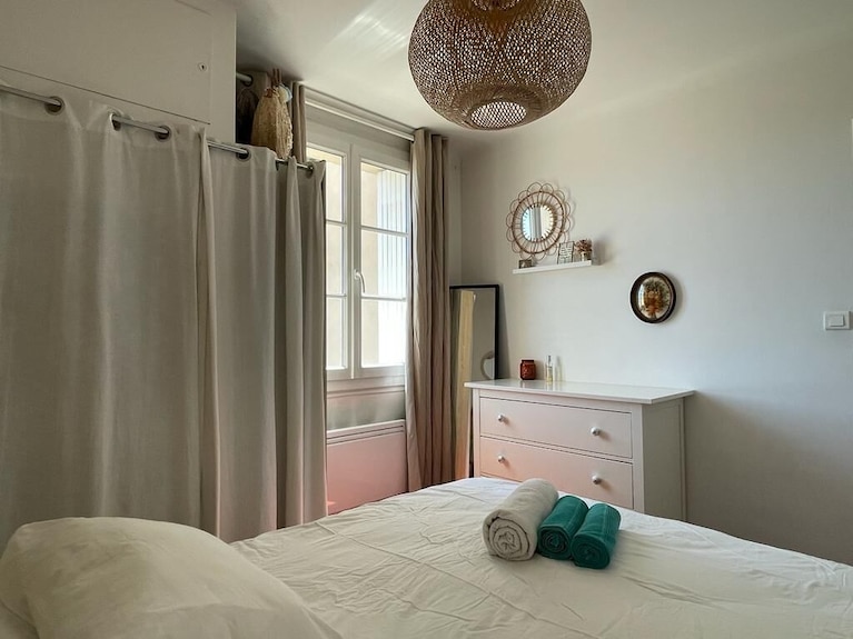 Sea View Apartment With Terrace, 3bedroom, 200m From Mourillon Beaches - Toulon