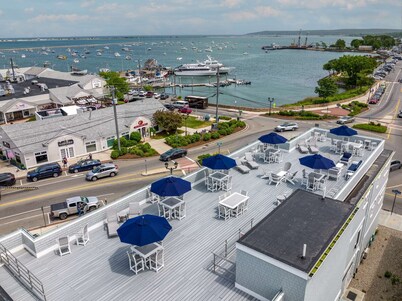 Penthouse with Private Roofdeck on Plymouth Harbor
