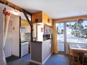 Interior - Ski-in/Ski-out Apartment · Cozy 2-Room · Sleeps 5 · Ski Locker · Pet-Friendly (Belle Plagne)