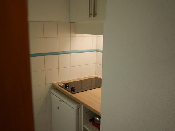 Unclassified image, 1 of 13, button