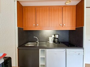 Kühlschrank, Mikrowelle, Geschirrspüler