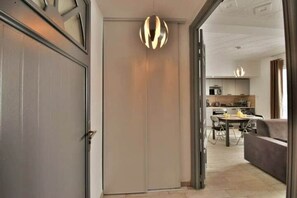 Interior - ZEN&COSY#PARKING#WIFI#NETFLIX#STATION#SLEEPNTRIP (Béziers)