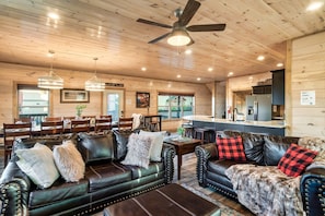Family Cabin | Living room | 65-inch Smart TV with cable channels, TV, fireplace - Hummingbird Hill Vista- Pool HotTub View (Pigeon Forge)