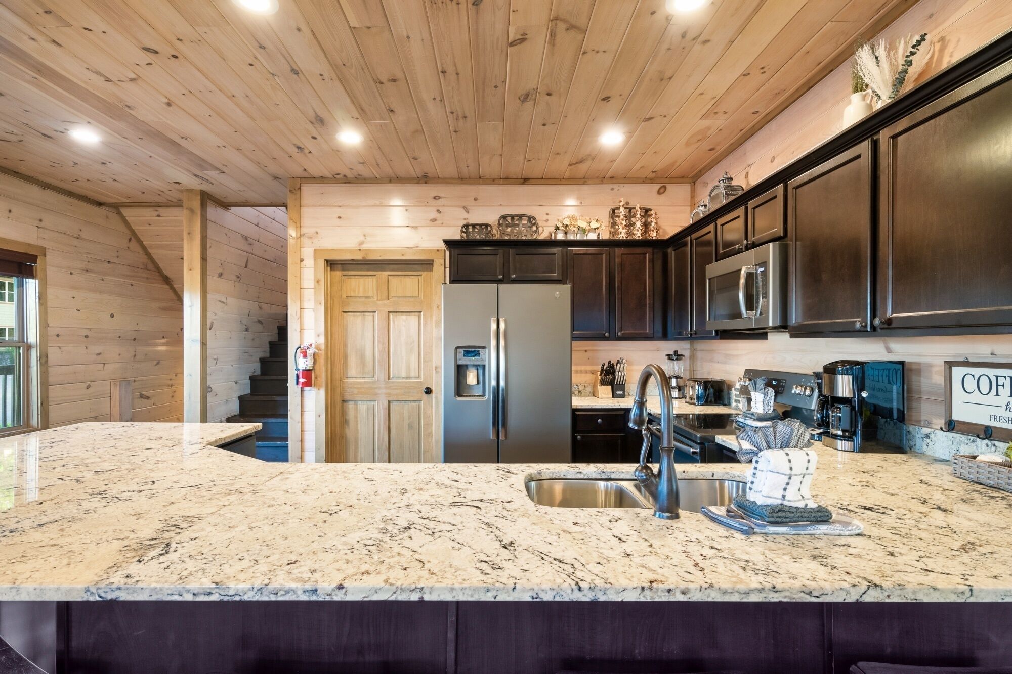 Family Cabin | Private kitchen | Full-sized fridge, microwave, oven, stovetop